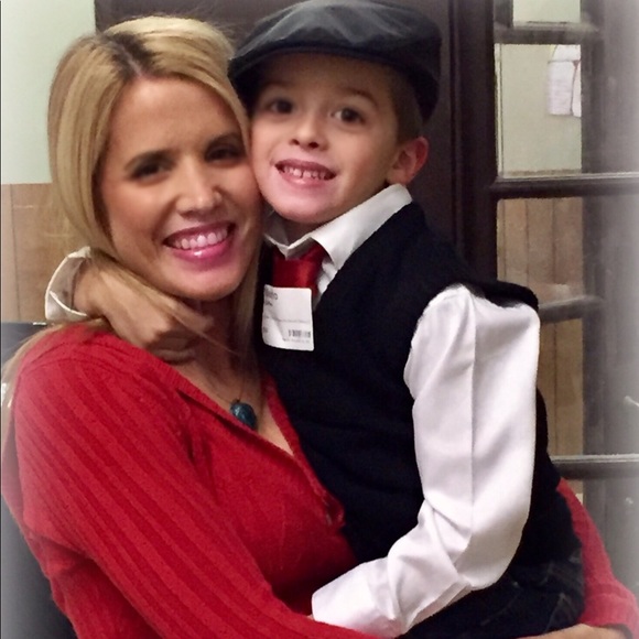 Meet your Posher, Nichole - Picture 2 of 6